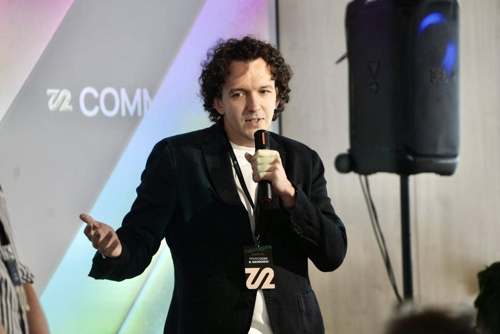 Franek Georgiew na scenie 22 Community